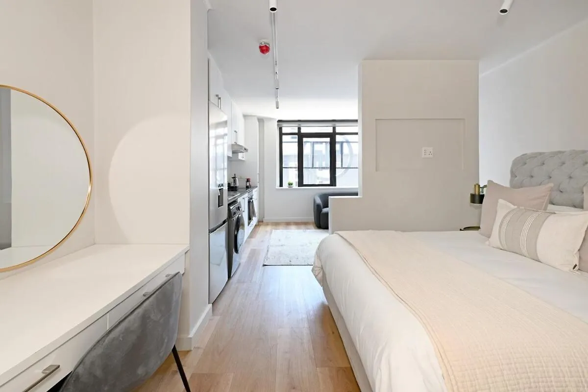 Halo - Sleek Urban Studio At The Tokyo Cape Town Daire