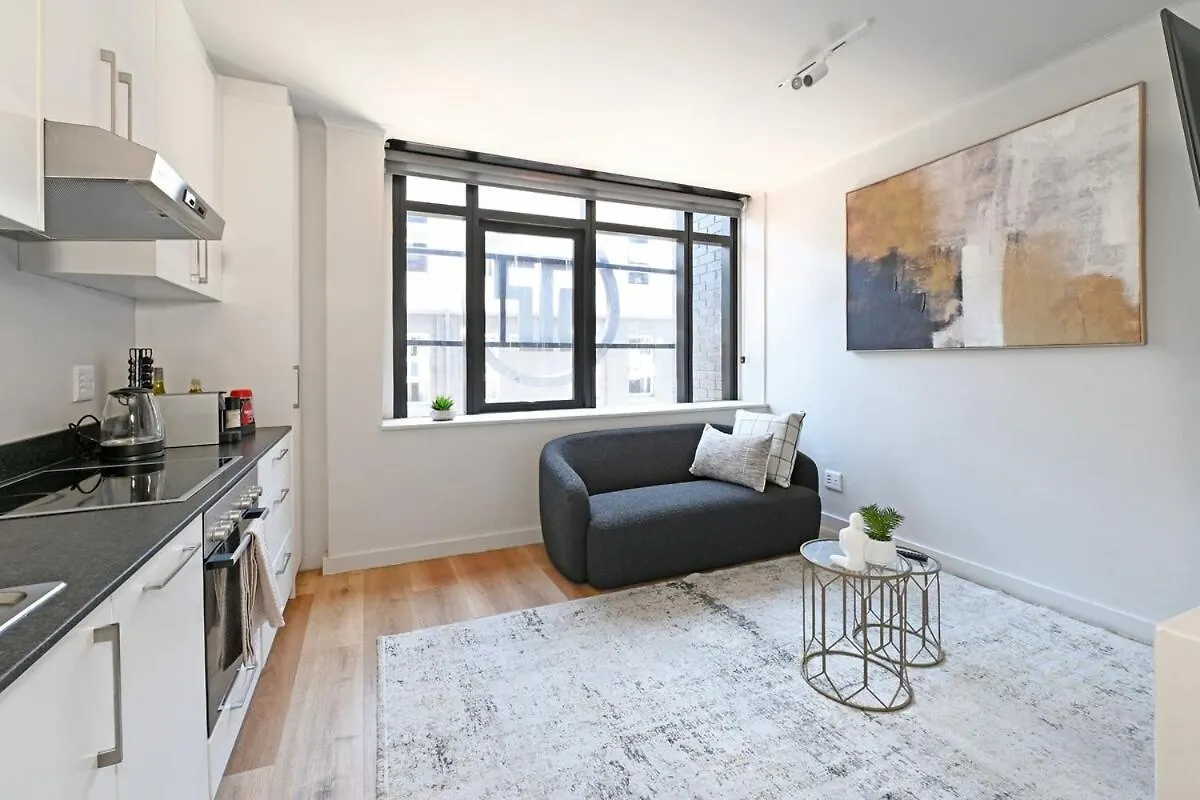 Halo - Sleek Urban Studio At The Tokyo Cape Town Daire