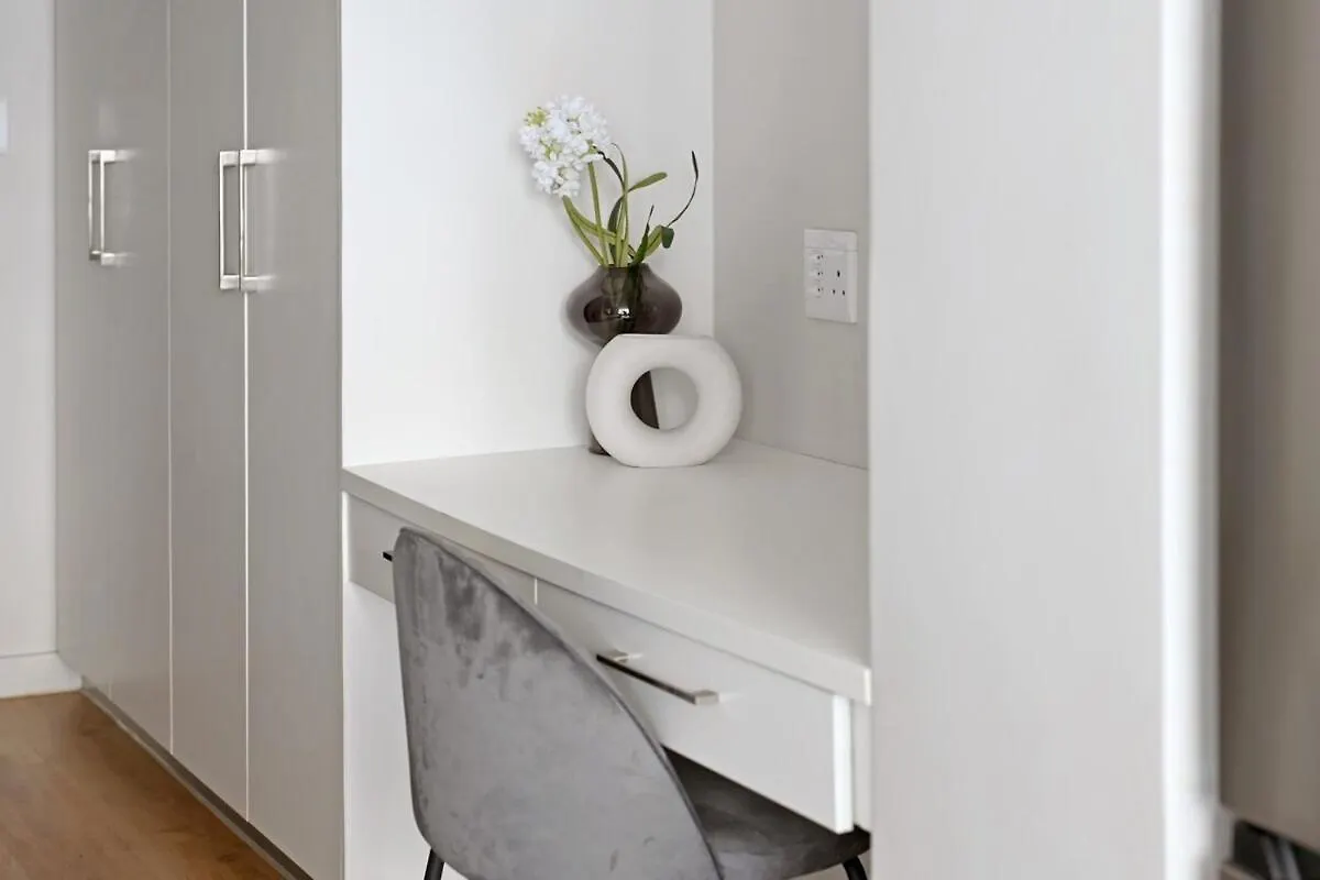 Apartment Halo - Sleek Urban Studio At The Tokyo Cape Town